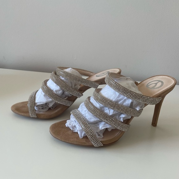 Wishbone Collection Heels. Size 8.5. Great condition - Picture 2 of 3